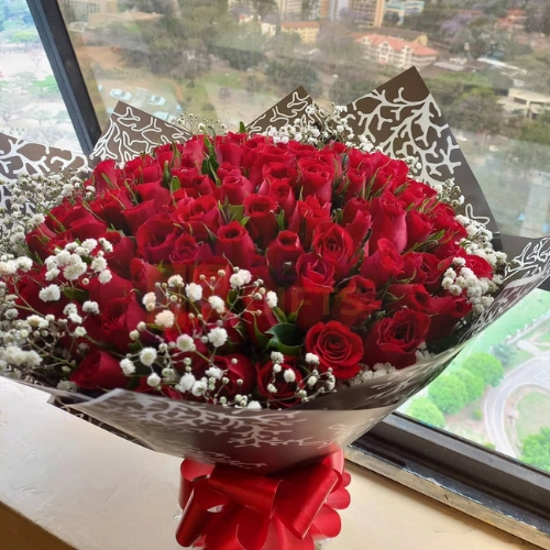 Luxurious Red Roses Gift Bouquet