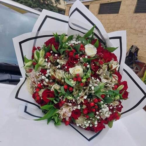 BOUQUET WRAPPED WITH WHITE