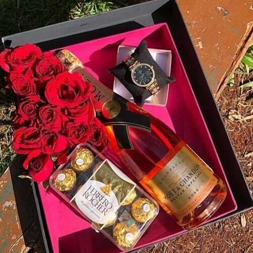 MOET GIFT HAMPER